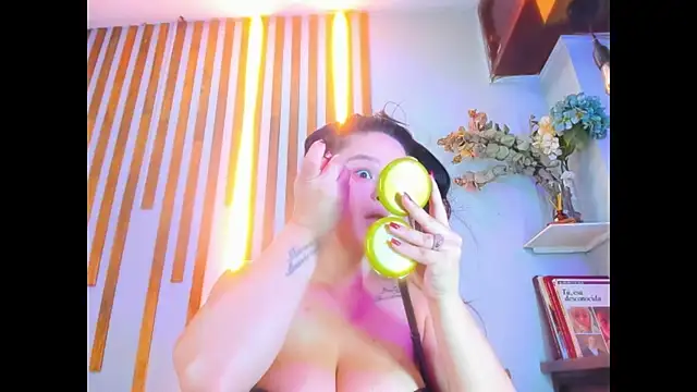 Jennifer Vega1 online show from 11.13.25