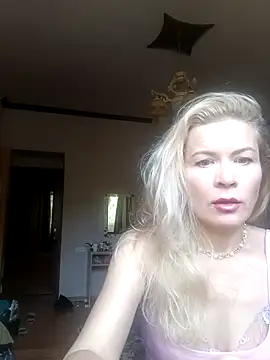Julia Giulia online show from 10.03.25