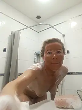 Snapshot of Julia_Giulia chatting on 11.16.25 Julia Giulia online show from 11.16.25