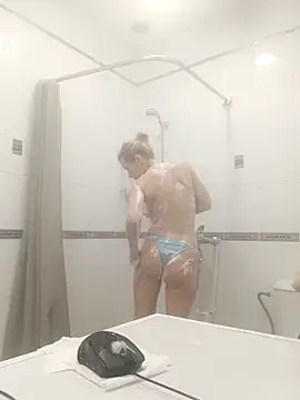 Snapshot of Julia_Giulia chatting on 11.21.25 Julia Giulia online show from 11.21.25