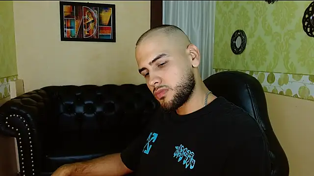 Snapshot of Marcus_Soler chatting on 10.31.25 Marcus Soler online show from 10.31.25