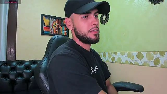 Snapshot of Marcus_Soler chatting on 11.26.25 Marcus Soler online show from 11.26.25