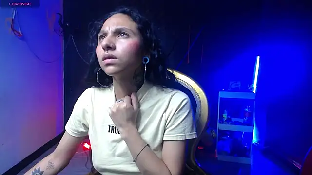 Snapshot of Sweettpleasure chatting on 09.10.25 Sweettpleasure online show from 09.10.25