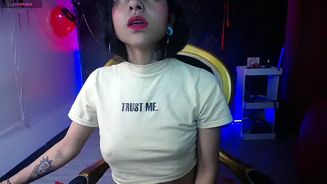 Snapshot of Sweettpleasure chatting on 09.13.25 Sweettpleasure online show from 09.13.25