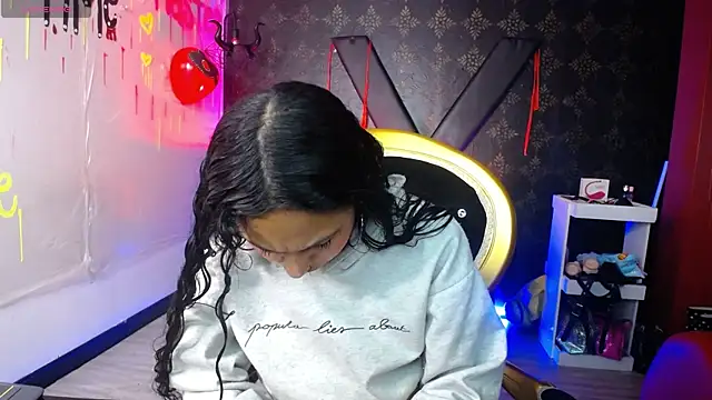 Snapshot of Sweettpleasure chatting on 09.30.25 Sweettpleasure online show from 09.30.25