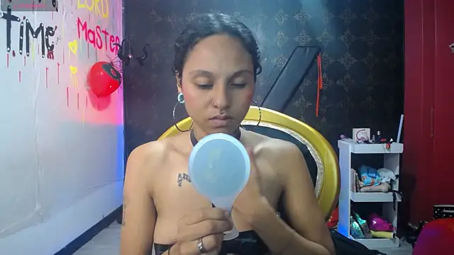 Snapshot of Sweettpleasure chatting on 10.03.25 Sweettpleasure online show from 10.03.25