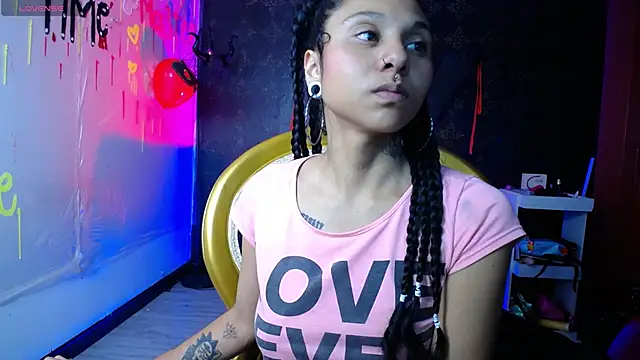 Snapshot of Sweettpleasure chatting on 10.07.25 Sweettpleasure online show from 10.07.25