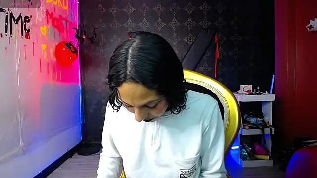 Snapshot of Sweettpleasure chatting on 10.08.25 Sweettpleasure online show from 10.08.25