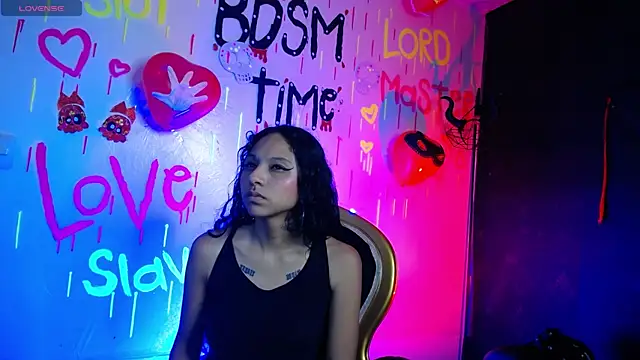 Snapshot of Sweettpleasure chatting on 10.11.25 Sweettpleasure online show from 10.11.25