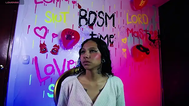 Snapshot of Sweettpleasure chatting on 10.13.25 Sweettpleasure online show from 10.13.25