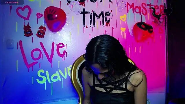 Snapshot of Sweettpleasure chatting on 10.15.25 Sweettpleasure online show from 10.15.25