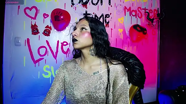 Snapshot of Sweettpleasure chatting on 10.18.25 Sweettpleasure online show from 10.18.25