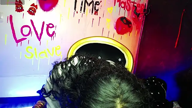 Snapshot of Sweettpleasure chatting on 10.22.25 Sweettpleasure online show from 10.22.25