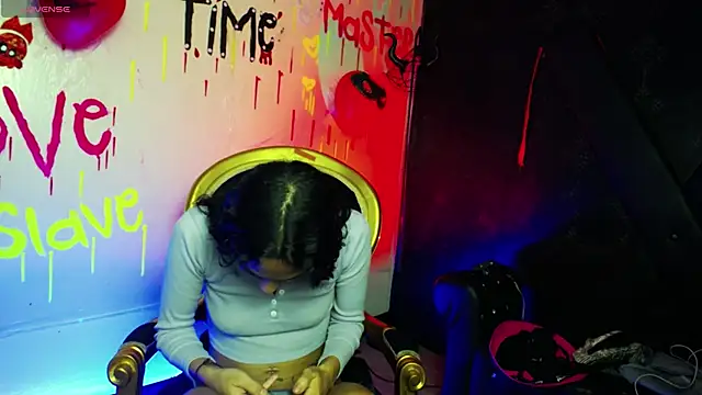 Snapshot of Sweettpleasure chatting on 10.26.25 Sweettpleasure online show from 10.26.25