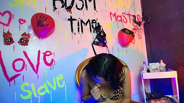 Snapshot of Sweettpleasure chatting on 10.28.25 Sweettpleasure online show from 10.28.25