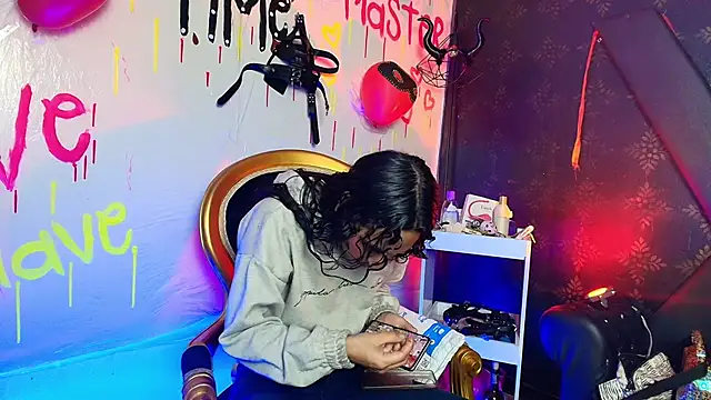 Snapshot of Sweettpleasure chatting on 11.05.25 Sweettpleasure online show from 11.05.25