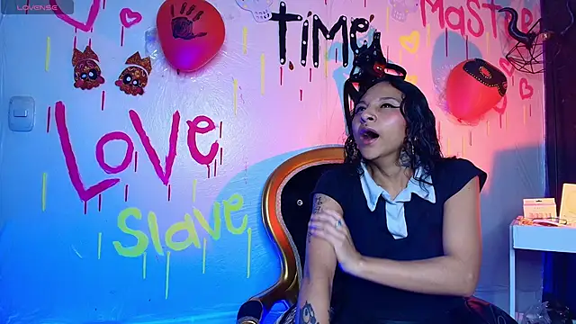 Snapshot of Sweettpleasure chatting on 11.15.25 Sweettpleasure online show from 11.15.25