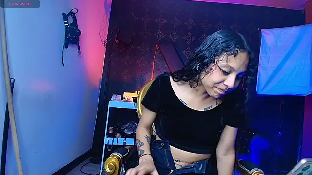 Snapshot of Sweettpleasure chatting on 11.24.25 Sweettpleasure online show from 11.24.25