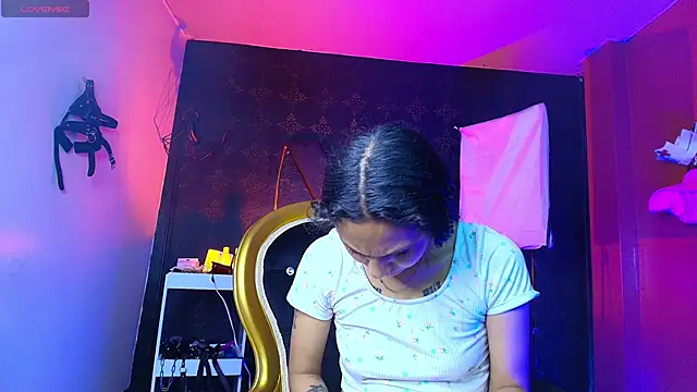 Snapshot of Sweettpleasure chatting on 12.01.25 Sweettpleasure online show from 12.01.25