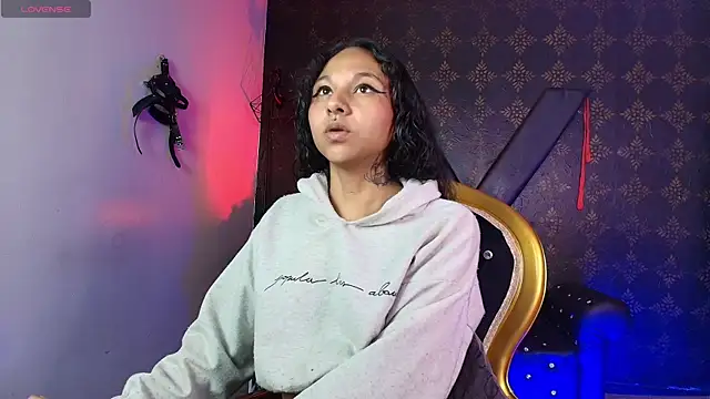 Snapshot of Sweettpleasure chatting on 12.14.25 Sweettpleasure online show from 12.14.25