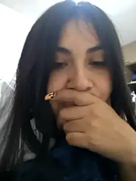 Snapshot of miel_latina chatting on 10.27.25 miel latina online show from 10.27.25