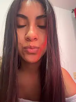 Snapshot of miel_latina chatting on 12.15.25 miel latina online show from 12.15.25