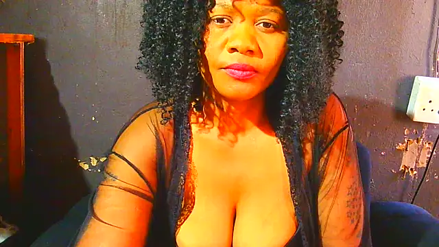 Snapshot of Augustine-Blooomxx chatting on 11.13.25 Augustine-Blooomxx online show from 11.13.25