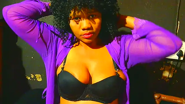 Snapshot of Augustine-Blooomxx chatting on 11.13.25 Augustine-Blooomxx online show from 11.13.25