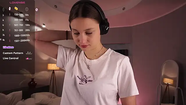 Snapshot of MercBoone chatting on 11.18.25 MercBoone online show from 11.18.25