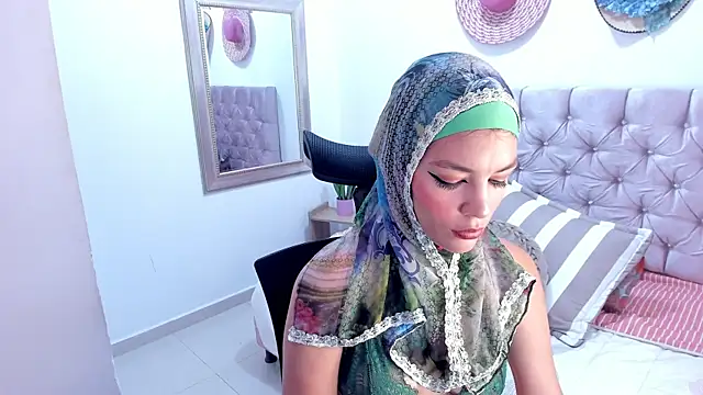 Snapshot of SofiaRivera1 chatting on 09.27.25 SofiaRivera1 online show from 09.27.25