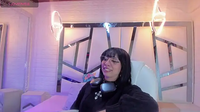 Snapshot of Niina_Sissy chatting on 05.04.26 Niina Sissy online show from 05.04.26