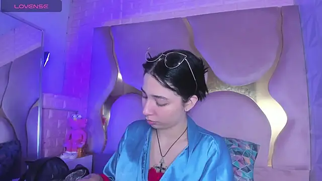 Snapshot of Niina_Sissy chatting on 05.11.26 Niina Sissy online show from 05.11.26