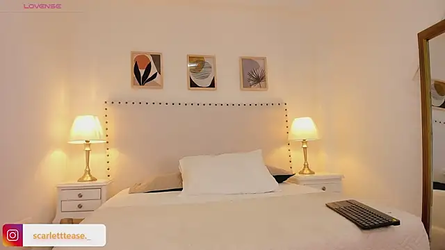 Snapshot of scarlettTease_ chatting on 06.19.26 scarlettTease online show from 06.19.26