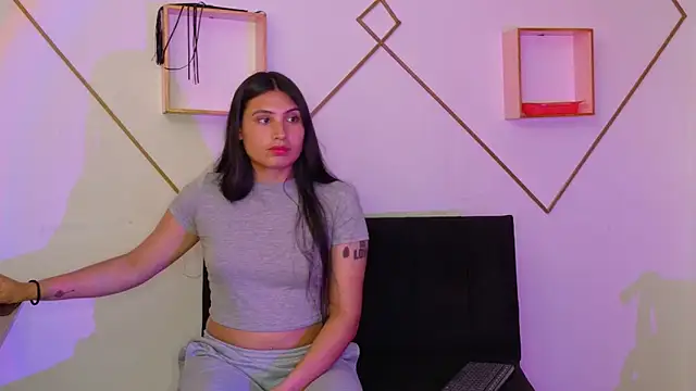 Snapshot of Linda_andrew chatting on 11.13.25 Linda andrew online show from 11.13.25