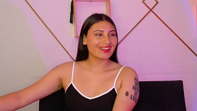 Snapshot of Linda_andrew chatting on 12.04.25 Linda andrew online show from 12.04.25