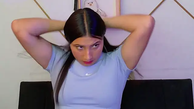 Snapshot of Linda_andrew chatting on 12.20.25 Linda andrew online show from 12.20.25