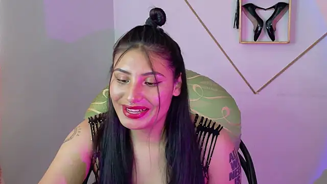 Snapshot of Linda_andrew chatting on 01.10.26 Linda andrew online show from 01.10.26