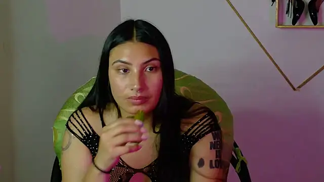 Snapshot of Linda_andrew chatting on 02.05.26 Linda andrew online show from 02.05.26