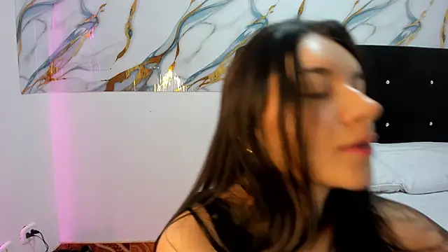 Snapshot of RoxanaBorns_ chatting on 05.03.26 RoxanaBorns online show from 05.03.26