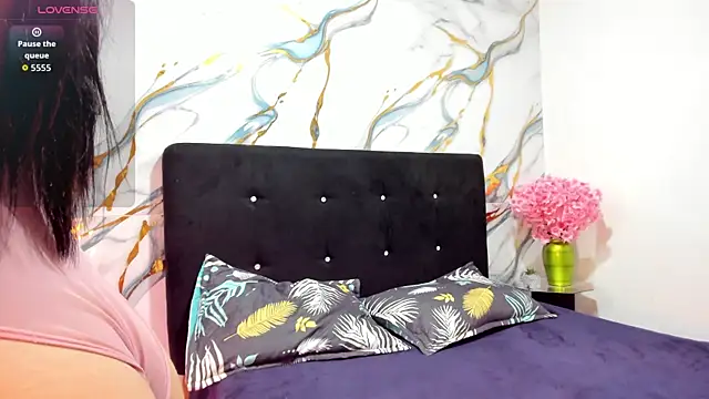 RoxanaBorns  online show from 07.06.26