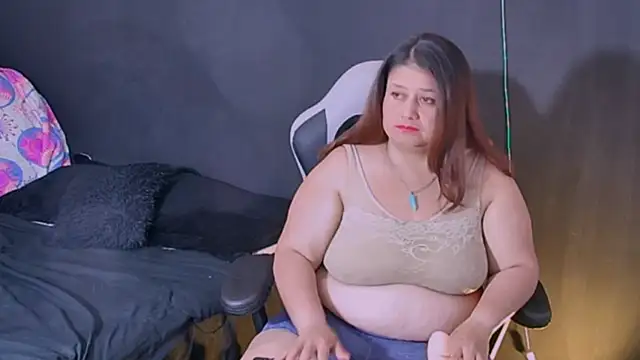 Snapshot of Lizz_Milf chatting on 09.19.25 Lizz Milf online show from 09.19.25