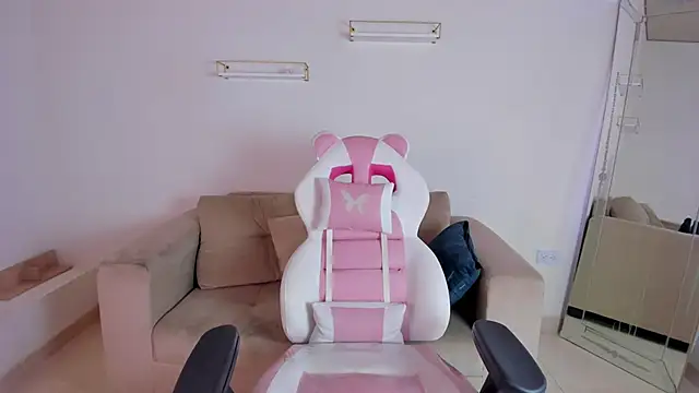 april smiith online show from 10.24.25