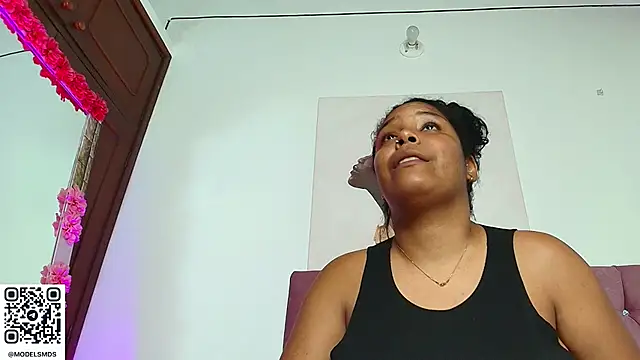 Snapshot of naomi_campbel_ chatting on 11.06.25 naomi campbel online show from 11.06.25