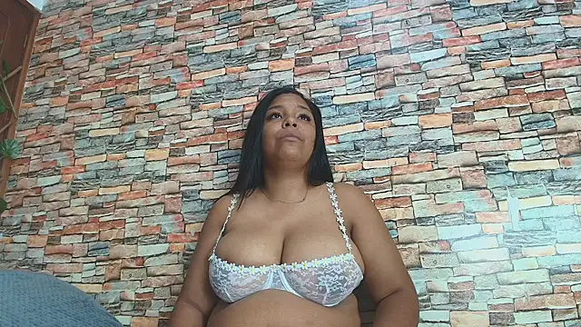 Snapshot of naomi_campbel_ chatting on 11.26.25 naomi campbel online show from 11.26.25