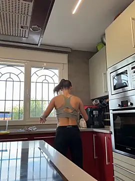 Snapshot of Wildmaca chatting on 11.04.25 Wildmaca online show from 11.04.25