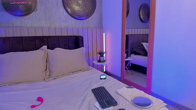 Snapshot of NaishaFord_1 chatting on 11.08.25 NaishaFord 1 online show from 11.08.25