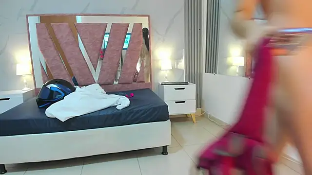 Megan Sweetas online show from 12.15.25