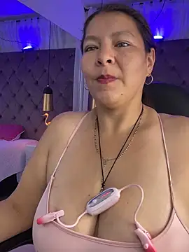 Snapshot of Sussan__ chatting on 09.10.25 Sussan online show from 09.10.25