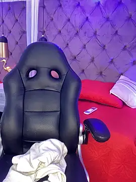 Snapshot of Sussan__ chatting on 11.18.25 Sussan online show from 11.18.25