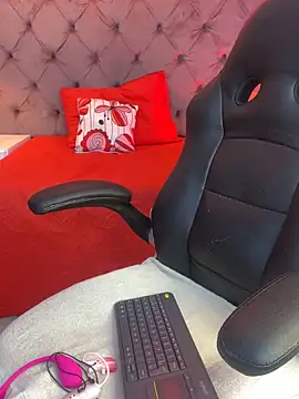 Snapshot of Sussan__ chatting on 11.19.25 Sussan online show from 11.19.25